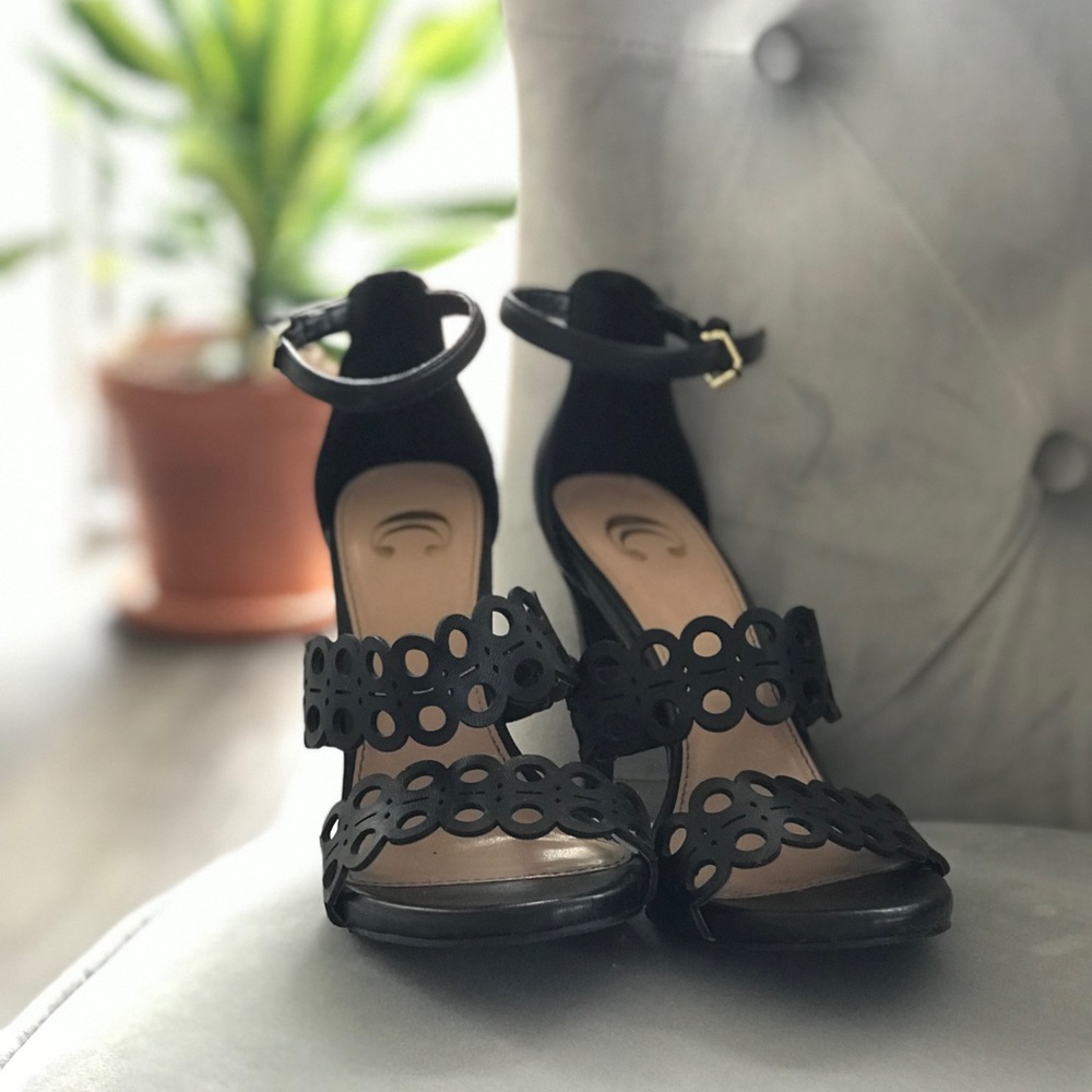 Black cutout heals